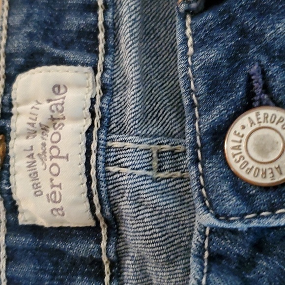 Aeropostale Low Rise Cuffed Hem Women's Jean Shorts Size 1/2 - Picture 6 of 7